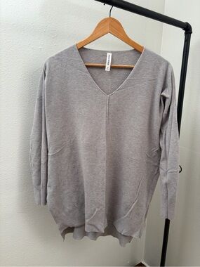 Zenana Outfitters Gray V-Neck Lightweight Sweater